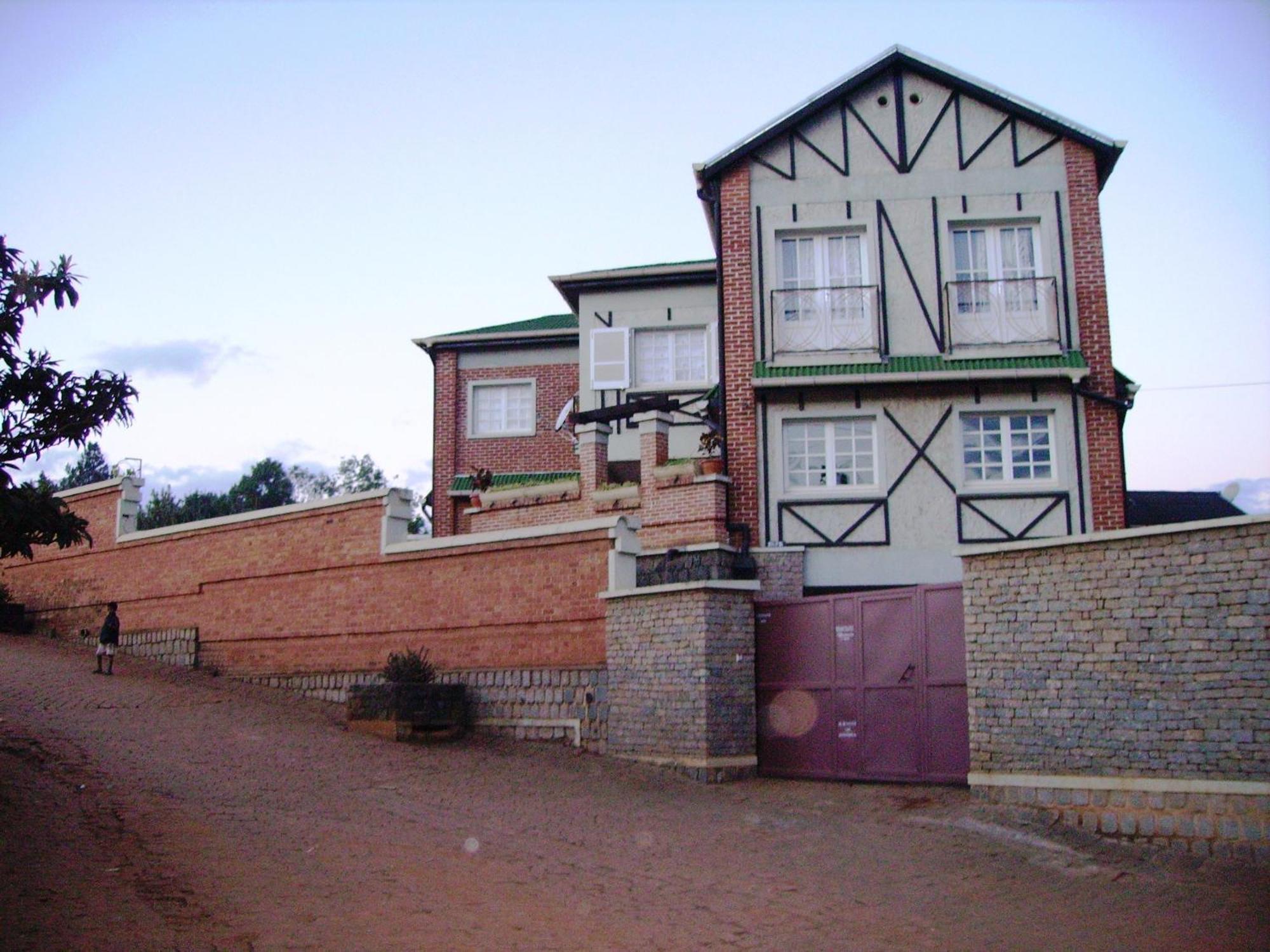 Appartements d'Hôtes Marciloui Antsirabe Extérieur photo